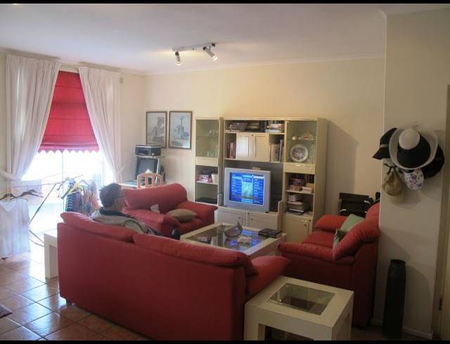 2 BEDROOM APARTMENT FOR SALE IN MUIZENBERG